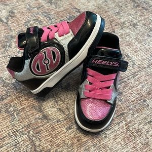 Heelys, youth 1. Black and pink